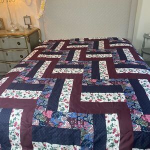 Bed Bath & Beyond Multicolor Patchwork print  king comforter